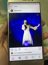 8 Gaya Panggung Isyana Sarasvati yang Memukau
