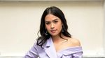 Pose Maudy Ayunda Pamer Pundak Mulus