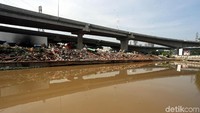 Jalan Tol Bekasi-Cawang-Kampung Melayu (Becakayu) adalah jalan tol berkonstruksi layang yang dibangun di atas sungai Kalimalang di kota Jakarta Timur dan Bekasi untuk mengurai kemacetan di sekitar Kalimalang.