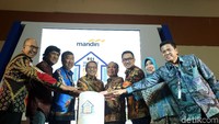 Direktur Retail Banking Bank Mandiri Donsuwan Simatupang, Dirjen Penyediaan Perumahan Kementerian PUPR Khalawi AH, EVP Consumer Loans Bank Mandiri Ignatius Susatyo, Wakil Ketua DPP REI Ikang Fawzi dan Sekjen DPP REI Paulus Totok Lusida membuka REI-Mandiri Property Expo di Jakarta, Sabtu (17/11/2018).