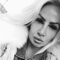 Kerry tidak kapok suntik filler di bibirnya. Ia masih rutin perawatan filler dan suntik Botox. Hanya saja dirinya memperingatkan wanita lain agar lebih teliti memilih klinik kecantikan supaya tidak bernasib sepertinya. Foto: Instagram/@uk.barbie