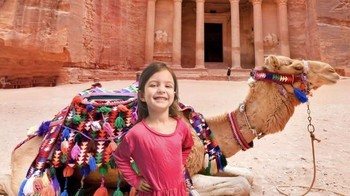 Rekayasa digital yang juga kurang mulus karena perbedaan yang tampak nyata antara sosok anak dengan sekeliling. Foto: The Travel