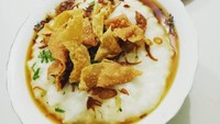  Ini bubur ayam Sukabumi dari Semarang. Bubur dan toppingnya dipisah. Makannya jadi lebih puas. Foto: Instagram @buburayam_sukabumi
