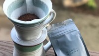 Salah satu minuman kesukaanny adalah kopi. Kopi yang diseduh hangat sangat enak untuk memulai hari dengan semangat.  Foto: Instagram @jason_mraz