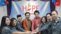 Strategi pemasaran ini merupakan upaya untuk menumbuhkan bisnis dan kesadaran berasuransi masyarakat secara berkesinambungan. Saat ini Panin Dai-ichi Life didukung oleh hampir 8000 tenaga pemasaran profesional yang berada di lebih dari 40 titik pemasaran di lebih dari 25 kota besar di Indonesia. Foto: dok. Panin Dai Ichi Life