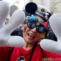 Tidak hanya anak-anak, Mickey Mouse juga dicintai orang dewasa. Bahkan ada yang rela merogoh kocek hingga ratusan juta rupiah untuk membeli memorabilianya. Ini beberapa daftar memorabilia Mickey Mouse yang laku terjual dengan harga fantastis. Foto: Ari Saputra