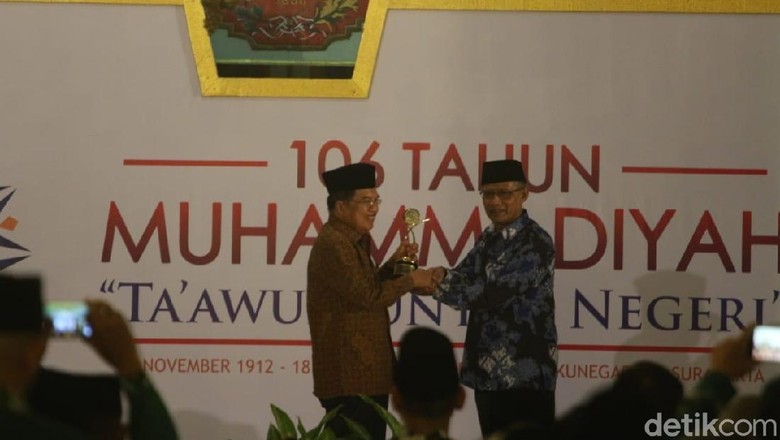 Raih Muhammadiyah Award, JK Persembahkan ke Ibunda dan Istrinya Raih Muhammadiyah Award, JK Persembahkan ke Ibunda dan Istrinya