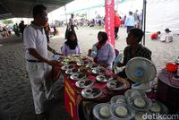 Puluhan Peserta Adu Kebolehan Festival Sate Klatak di Bantul