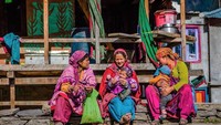 Turis boleh-boleh saja masuk ke Desa Malana, tetapi penduduknya tidak kan menyapa. Apalagi saat malam hari, orang asing yang sedang di sana diusir keluar desa dan tidak boleh bermalam (Samantha Leigh Scholl/Alamy/BBC Travel)