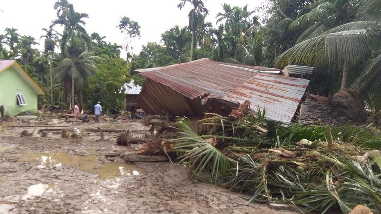 Banjir Hancurkan Rumah di Aceh Utara, Surat Berharga Tak Selamat Banjir Hancurkan Rumah di Aceh Utara, Surat Berharga Tak Selamat