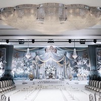 Menggunakan jasa dekorasi Glam Wedding yang populer di Malaysia, pesta pernikahan Tengku Puteri Iman Abdullah dan Tengku Abu Bakar Ahmad mendapat banyak pujian netizen Malaysia. Mereka memuji indahnya pelaminan kedua mempelai, mewah namun tetap elegan. Foto: Dok. Instagram @imanabdullah