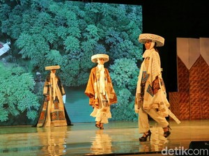 Melihat Karya Para Desainer di Banyuwangi Batik Festival