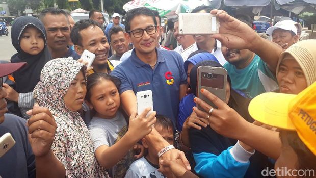 Begini Respons Sandiaga Saat Terima Curhatan Emak-emak Magelang