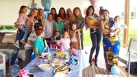 Ini adalah momen di mana anak kembar Ronaldo dari ibu pengganti bernama Eva dan Mateo merayakan ulang tahun. Saat itu, Georgina terlihat menggendong Mateo. So sweet, ya! Foto: Instagram georginagio