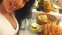 Georgina Rodriguez dan Ronaldo telah menjalin asmara sekitar dua tahun. Keduanya bertemu di tempat Georgina bekerja yakni toko Gucci di pusat kota Madrid saat Ronaldo sedang berbelanja pakaian musim panas Juni 2016. Foto: Instagram georginagio