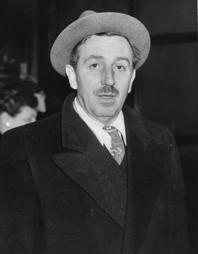 Suara Mickey Mouse diisi sendiri oleh sang kreator, Walt Disney. Ia mengisi suara Mickey Mouse dari 1929 - 1946. Kemudian dilanjutkan oleh Jim MacDonald dan Wayne Allwine. Foto: Getty Images