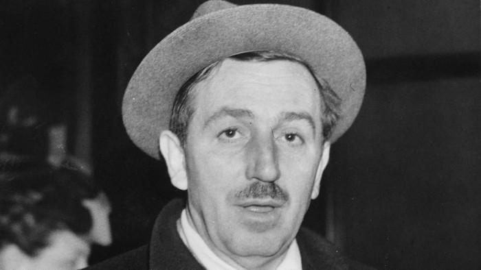 19th November 1946:  Cartoonist and film producer Walt Disney (1901 - 1966) arriving in the foyer of a London hotel. He is on his way to Ireland, where he intends to make a film about leprechauns and racehorses and to capture the Irish atmosphere.  (Photo by Harry Shepherd/Fox Photos/Getty Images)