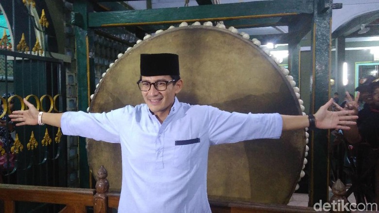 Bergaya di Depan Bedug Raksasa, Sandi Bicara Perbaikan Ekonomi Bergaya di Depan Bedug Raksasa, Sandi Bicara Perbaikan Ekonomi