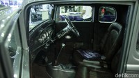 Interior Ford Hot Rod 1932 hasil modifikasi Gearhead Monkey Garage.