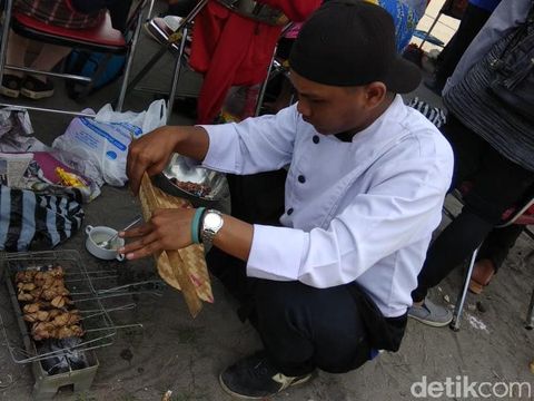 Puluhan Peserta Adu Kebolehan Festival Sate Klatak di Bantul