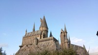Selain Tokyo DisneySea, traveler juga bisa menuju Universal Studios Japan. Ada dunia Harry Potter yang menakjubkan juga lho! (Santi/dTraveler)