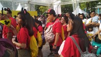 Ratusan fans Mickey Mouse memadati area ulang tahun.  Foto: Hanif Hawari/ detikHOT
