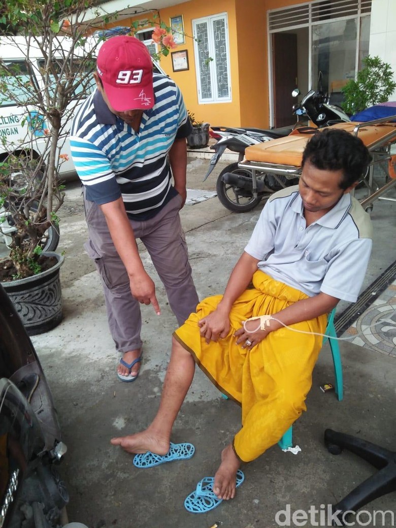 Berteduh Saat Gali Makam, 4 Warga Disambar Petir, 1 Tewas Berteduh Saat Gali Makam, 4 Warga Disambar Petir, 1 Tewas