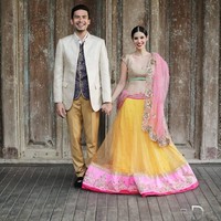 Christian dan Kat bertemu di Amerika Serikat pada 2016 dan tak perlu waktu lama bagi keduanya untuk berpacaran. Ini salah satu foto prewedding mereka dengan busana India. Senyuman bahagia terpancar di wajah pasangan asal Filipina itu. Foto: Instagram/@xtianbautista, @katramnani