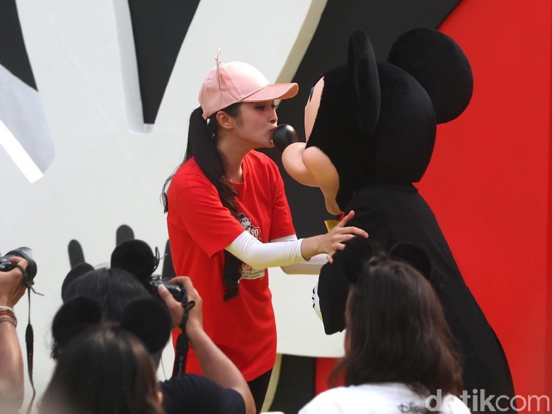 Kocak, Sandra Dewi Wajibkan Anak Gilai Disney Seperti Dirinya Kocak, Sandra Dewi Wajibkan Anak Gilai Disney Seperti Dirinya