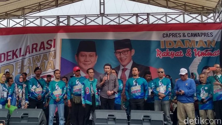 Rhoma Irama Ajak Fans di Semarang Pilih Prabowo-Sandi Rhoma Irama Ajak Fans di Semarang Pilih Prabowo-Sandi