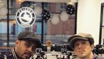 Hobi Ngopi, Yuk Intip Gaya Jason Mraz Saat Minum dan Meracik Kopi
