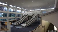 Seusai ruang mock up, kami diarahkan ke ruang pelatihan keselamatan darurat atau emergency drill (Masaul/detikTravel)