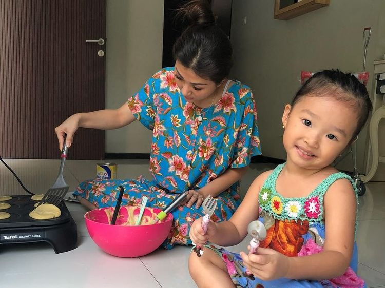 Mungilnya Thalia Onsu Saat Makan, Masak hingga Panen Sayuran