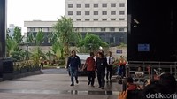 KPK punya waktu 1x24 jam untuk menentukan status Bupati Remigo. Foto: Eva Safitri/detikcom
