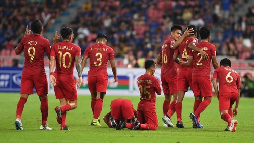 Pesepak bola Indonesia merayakan gol yang dicetak Zulfiandi (kedua kanan) ke gawang Thailand dalam laga lanjutan Piala AFF 2018 di Stadion Nasional Rajamangala, Bangkok, Thailand, Sabtu (17/11/2018). ANTARA FOTO/Akbar Nugroho Gumay/kye.