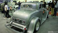 Mobil tersebut dimodifikasi oleh Gearhead Monkey Garage.
