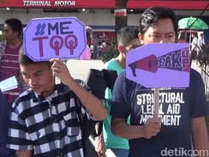 Gelar Aksi, Mahasiswa di Makassar Minta Jokowi Bebaskan Baiq Nuril