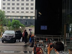 12 Jam, Bupati Pakpak Bharat Masih Diperiksa KPK
