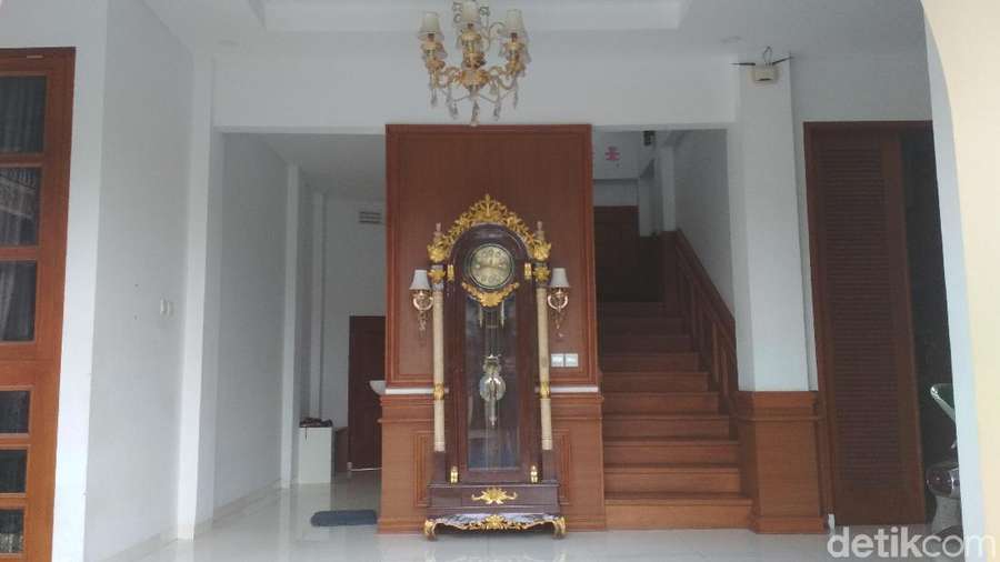 Seperti Istana, Begini Kediaman Sule di Bekasi