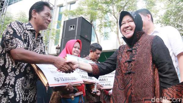 Penghargaan Kampung Pendidikan, Risma: Kita Harus Amankan Anak-anak Penghargaan Kampung Pendidikan, Risma: Kita Harus Amankan Anak-anak