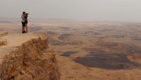 Kaka bersama sang kekasih, Carol Dias di Makhtesh Ramon, Israel (Instagram/kaka)