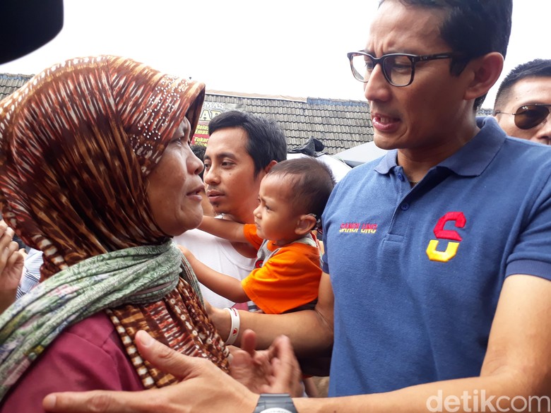 Begini Respons Sandiaga Saat Terima Curhatan Emak-emak Magelang Begini Respons Sandiaga Saat Terima Curhatan Emak-emak Magelang
