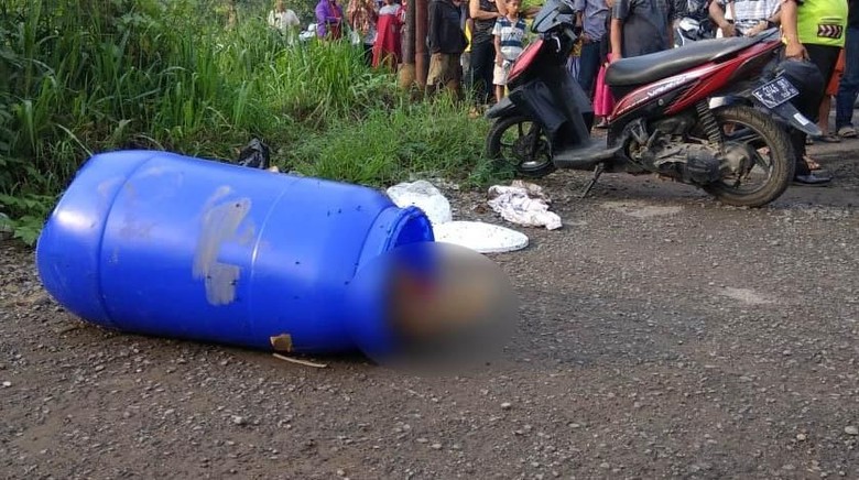 Mayat Dalam Drum Ditemukan Pemulung di Bogor Mayat Dalam Drum Ditemukan Pemulung di Bogor