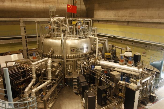 China sedang mengembangkan proyek nuklir yang disebut-sebut sebagai matahari buatan. Proyek ini dinamai Experimental Advanced Superconducting Tokamak (EAST).