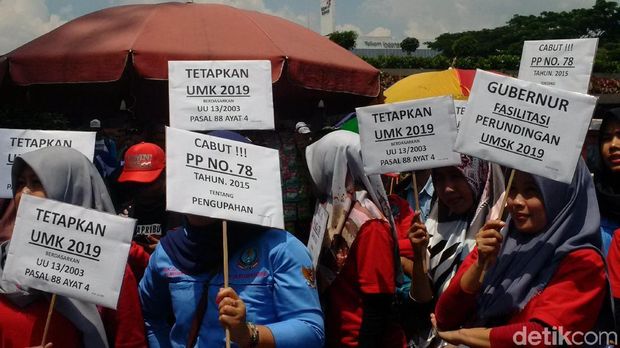 Buruh Jabar Tuntut Ridwan Kamil Naikkan UMK Hingga 20 Persen