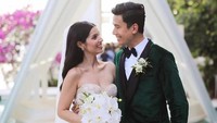 Penyanyi ganteng asal Filipina, Christian Bautista resmi mempersunting Kat Ramnani sebagai istri. Mereka menikah di Bali pada Sabtu (17/11) lalu. (Instagram/@katramnani)
