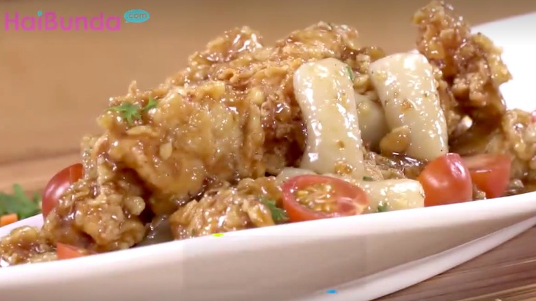 Resep ayam goreng saus madu ala Korea/ Foto: Semua Bisa Masak TransTV Resep ayam goreng saus madu ala Korea/ Foto: Semua Bisa Masak TransTV