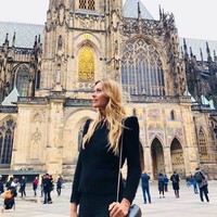 Wanita 39 tahun itu kemudian ditemukan oleh pria lokal yang kemudian meminta bantuan orang-orang untuk menyelamatkannya. 14 tahun berlalu, Petra masih mencari orang yang menjadi pahlawan dalam hidupnya itu. Ia pun akan mendokumentasikan perjalanan mencari pahlawannya itu lewat sebuah film dokumenter. Foto: Instagram @pnemcova