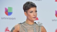 Halsey saat menghadiri acara Grammy Latin 2018 di Nevada, AS belum lama ini. Sam Wasson/Getty Images