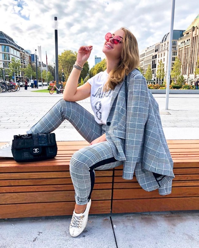 Meski mengaku sangat mencintai Richard, namun Cathy memilih cerai setelah dua tahun menikah. Cathy mencurigai sang suami selingkuh, padahal tidak ada bukti.  Foto: Instagram (@cathy.lugner)